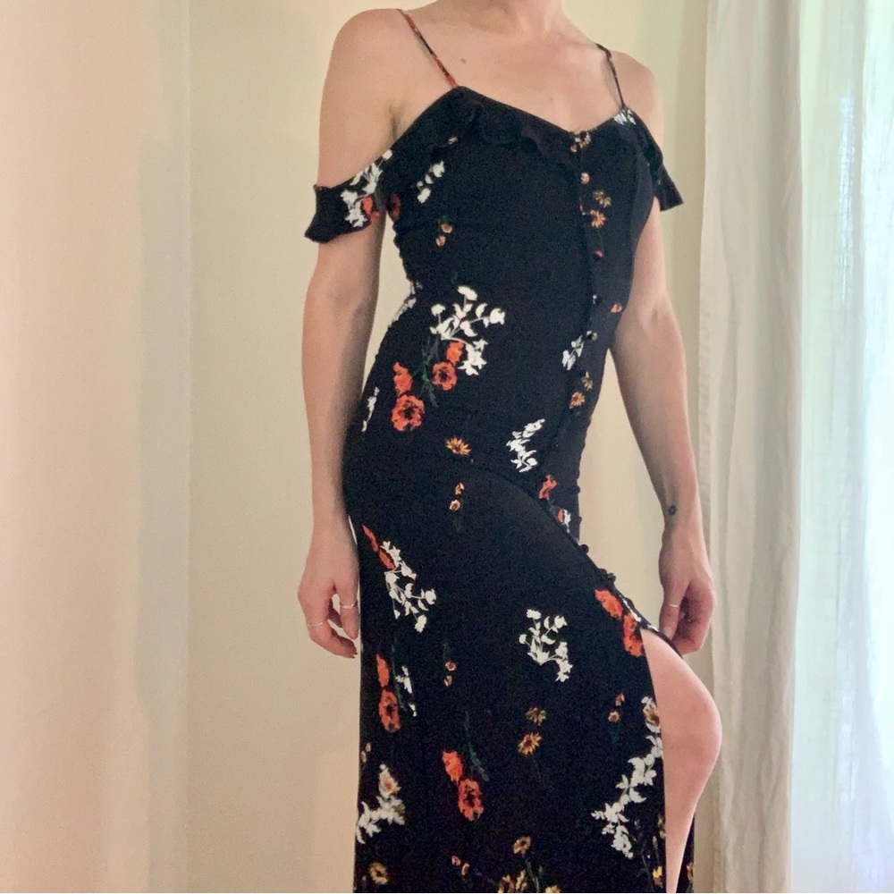 Black and floral maxi dress with buttons down the front 🌹